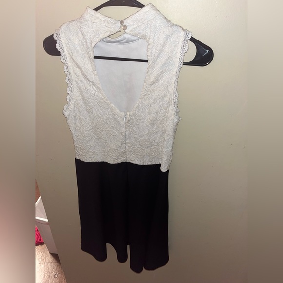 Dress size medium - Picture 1 of 3